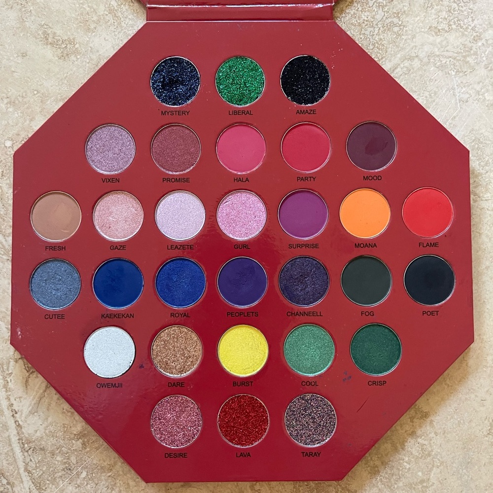 LetiSha Velasco Eyeshadow palette